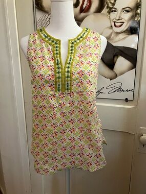 2/40$ Sleeveless Yellow Patterned Tunic Top with Embroidered Placket